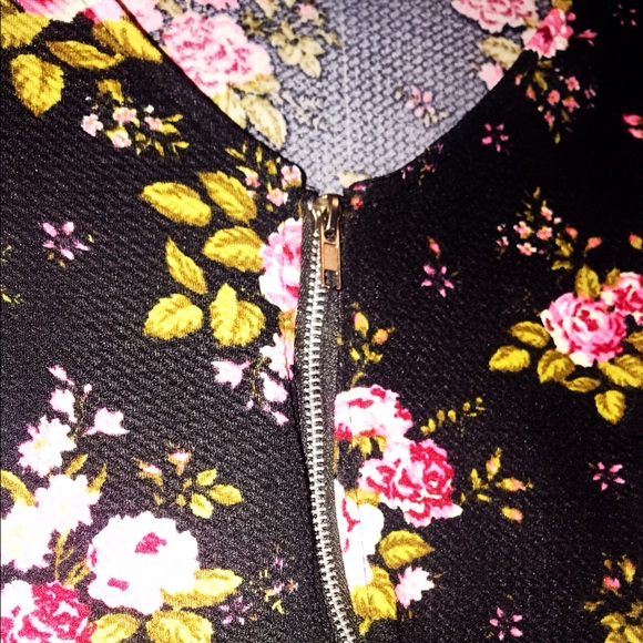 Zip Up Peplum Top - Picture 3 of 4